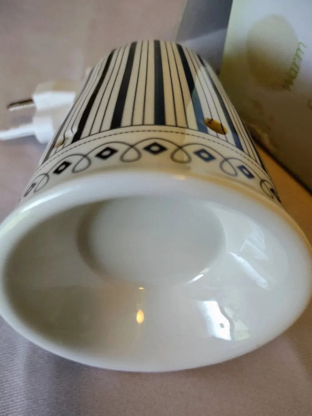 Scentsy Plug-In Mini Wax Melt Nightlight Warmer Black & White Stripe + Xtra Bulb